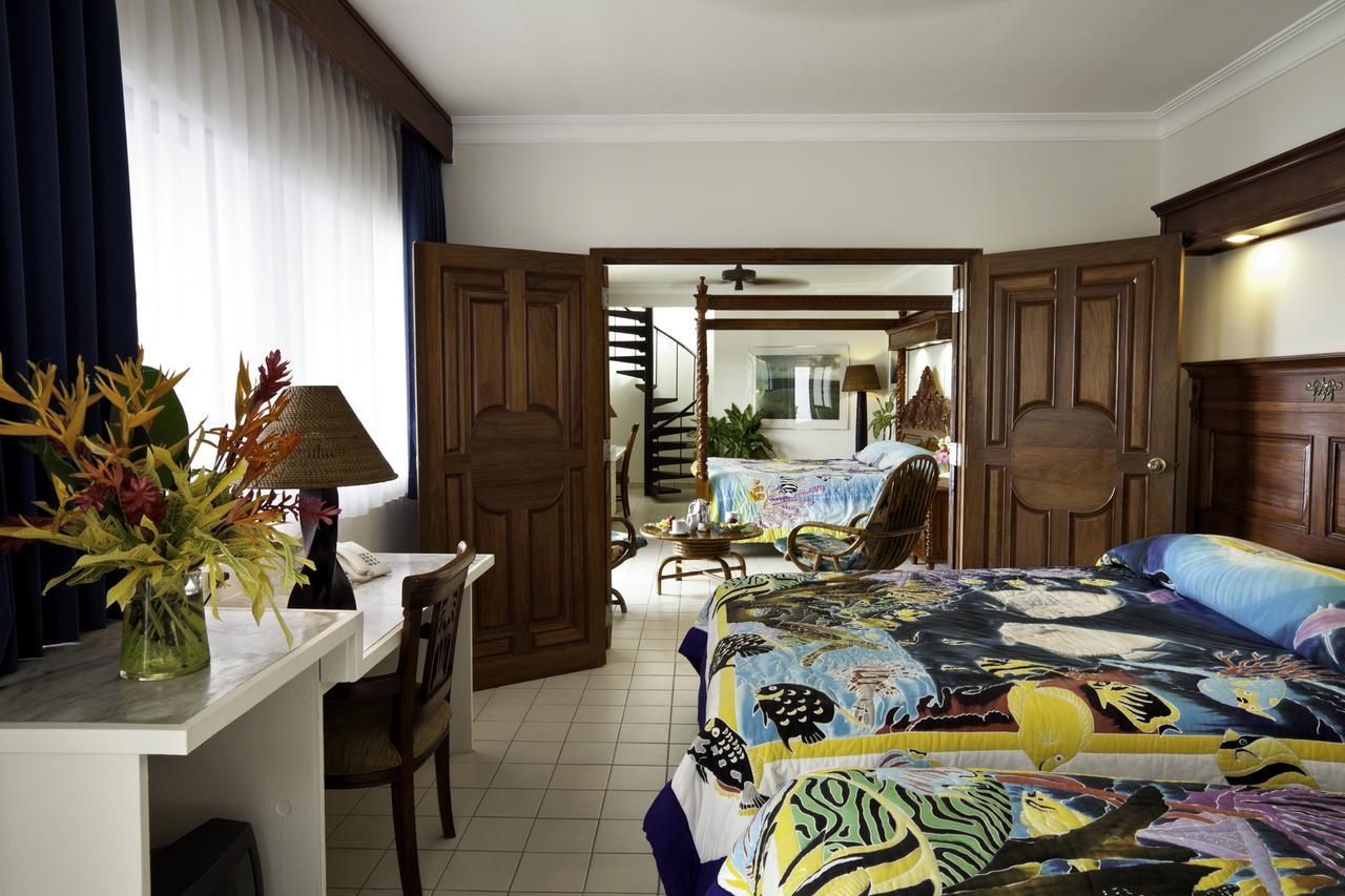 Manta Ray Bay Resort โคโลเนีย ภายนอก รูปภาพ
