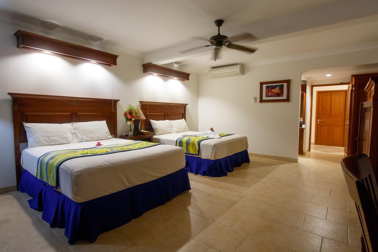 Manta Ray Bay Resort โคโลเนีย ภายนอก รูปภาพ