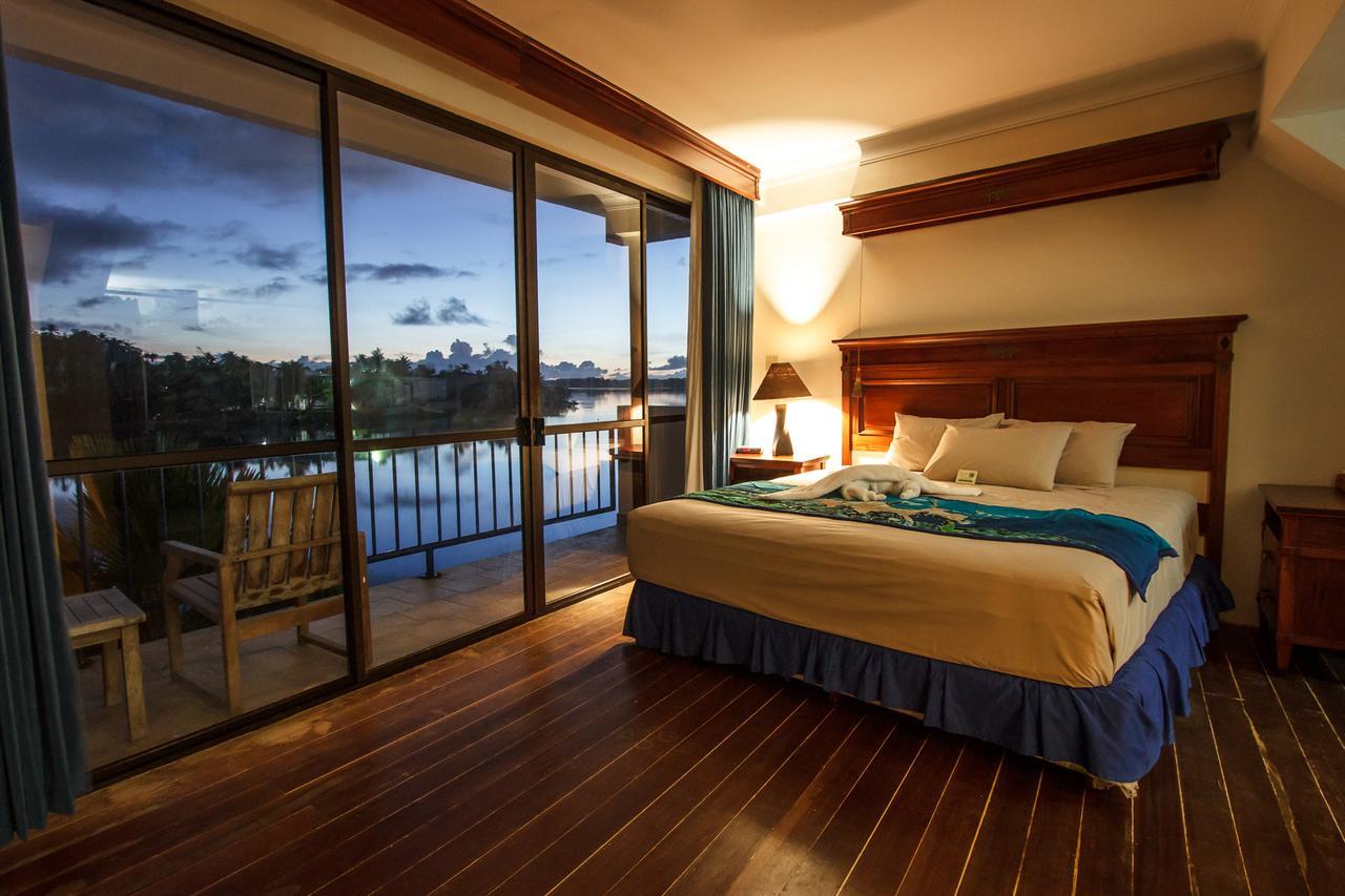 Manta Ray Bay Resort โคโลเนีย ภายนอก รูปภาพ