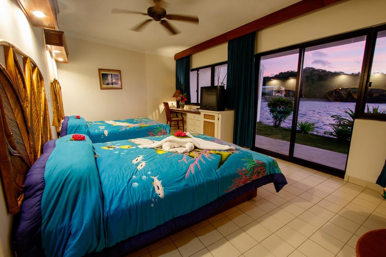 Manta Ray Bay Resort โคโลเนีย ภายนอก รูปภาพ