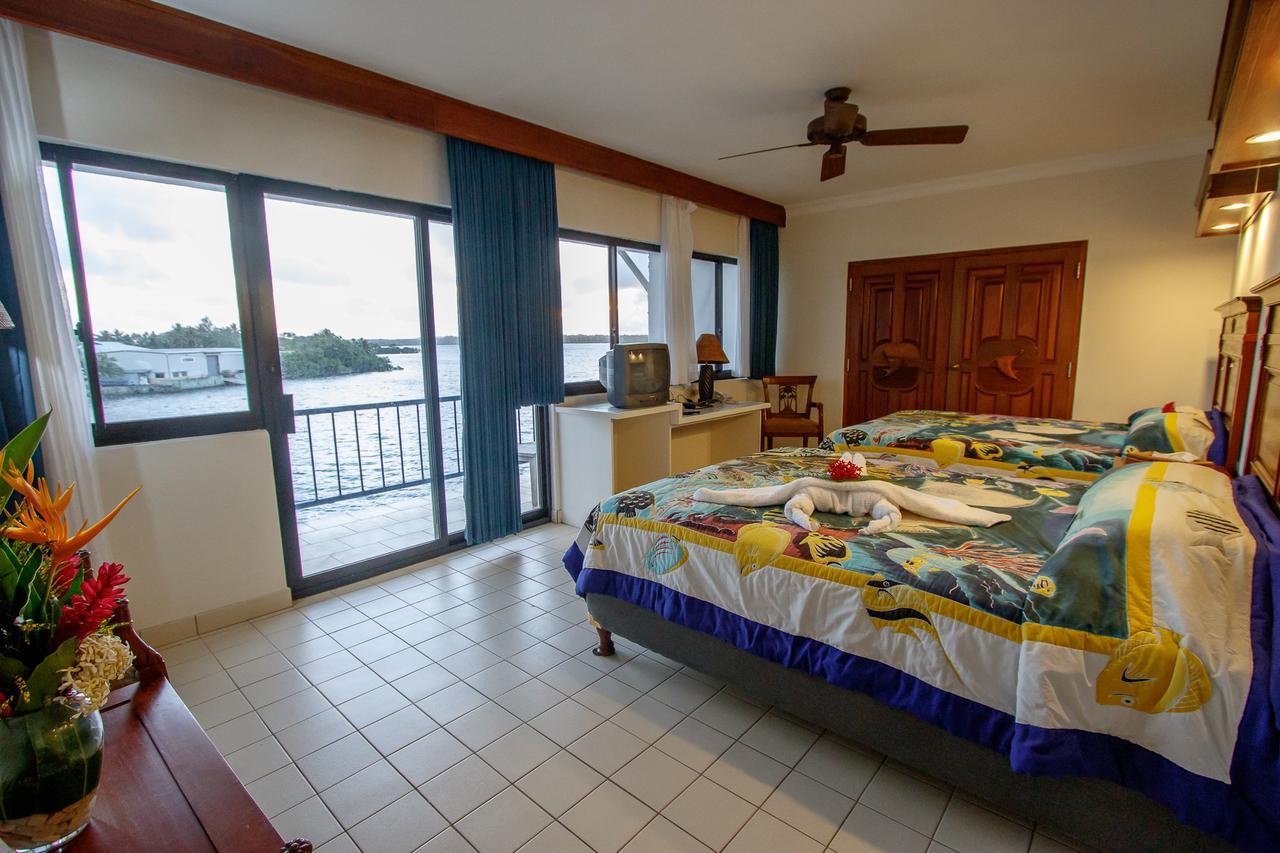 Manta Ray Bay Resort โคโลเนีย ภายนอก รูปภาพ