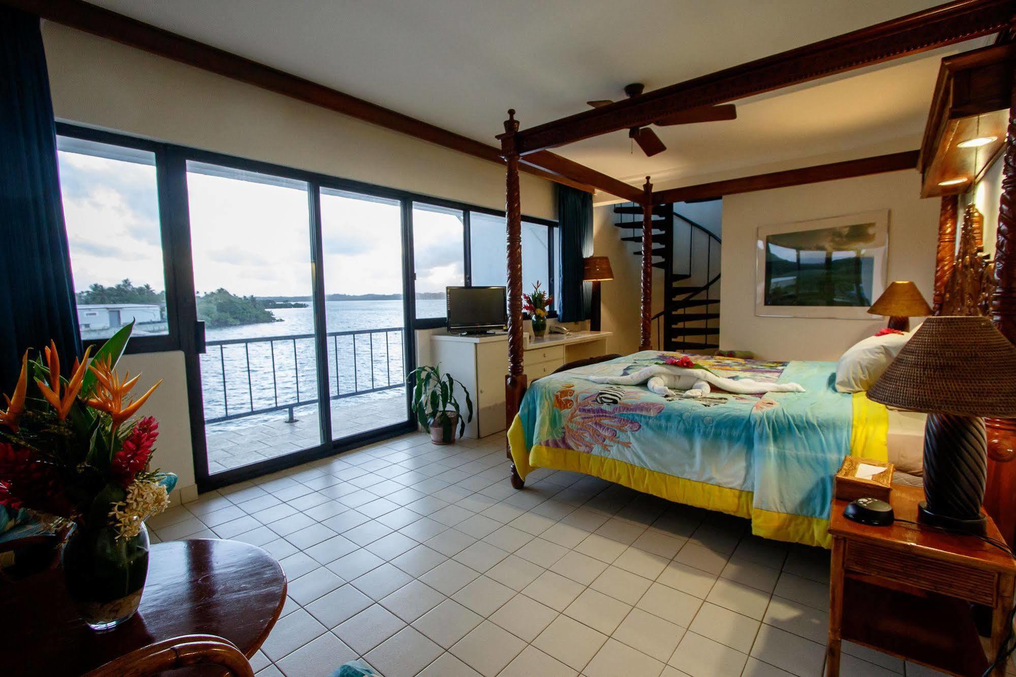 Manta Ray Bay Resort โคโลเนีย ภายนอก รูปภาพ