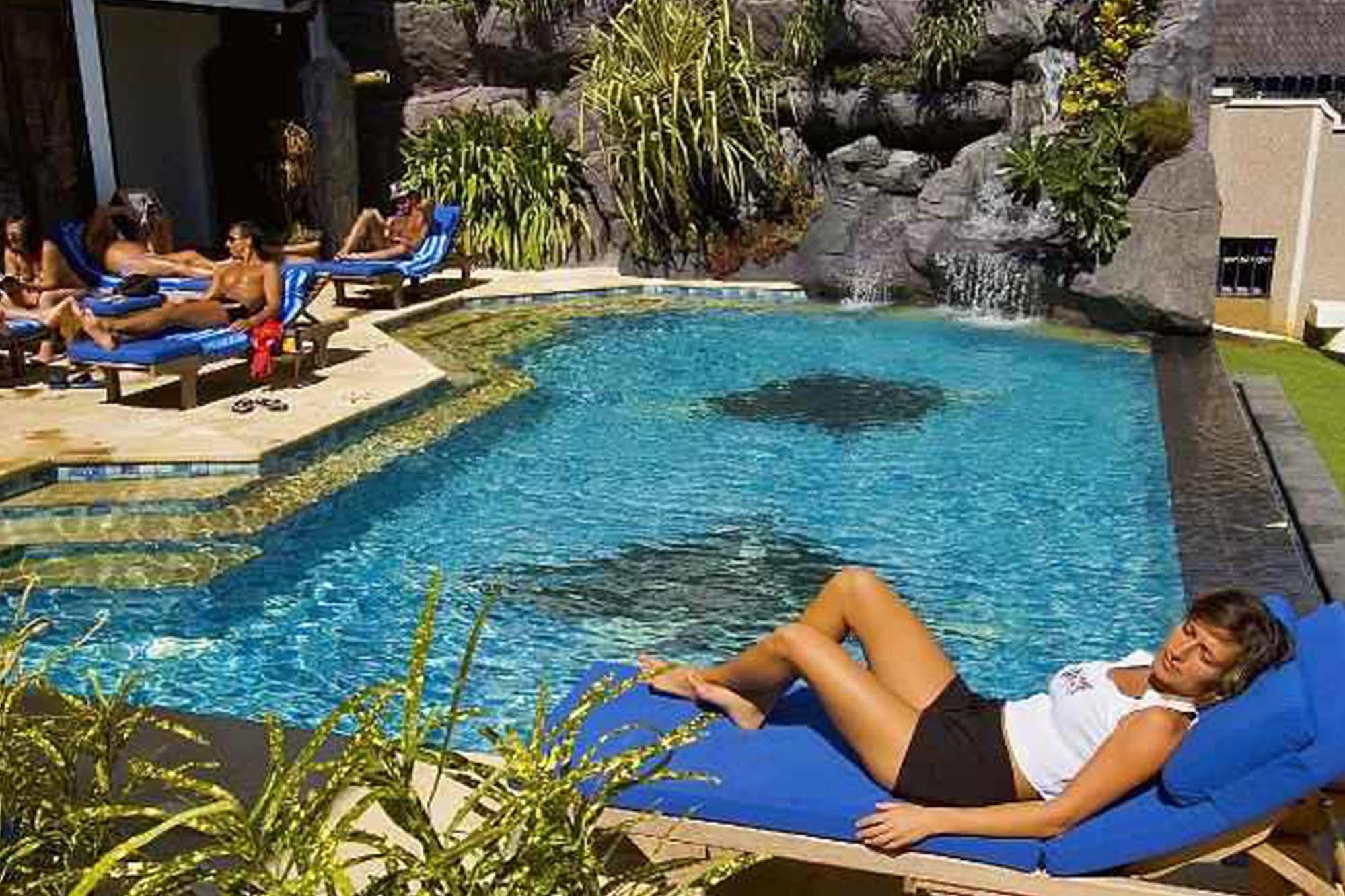 Manta Ray Bay Resort โคโลเนีย ภายนอก รูปภาพ