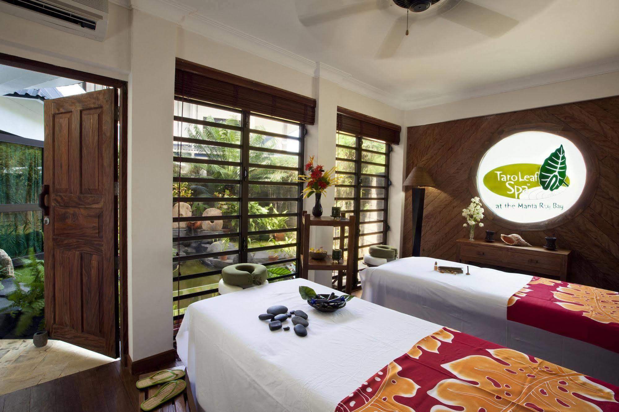 Manta Ray Bay Resort โคโลเนีย ภายนอก รูปภาพ