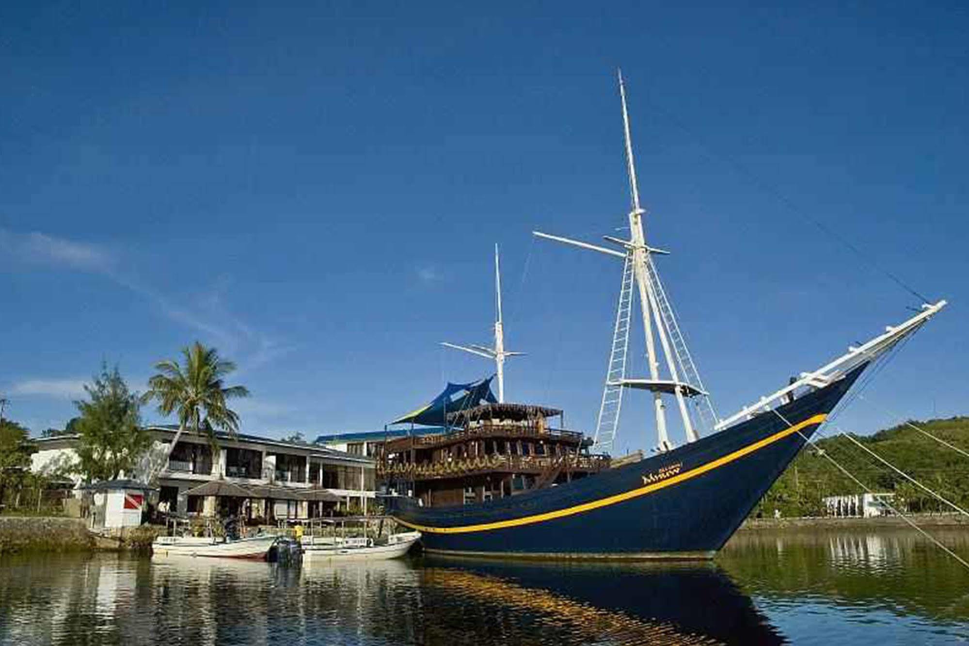 Manta Ray Bay Resort โคโลเนีย ภายนอก รูปภาพ